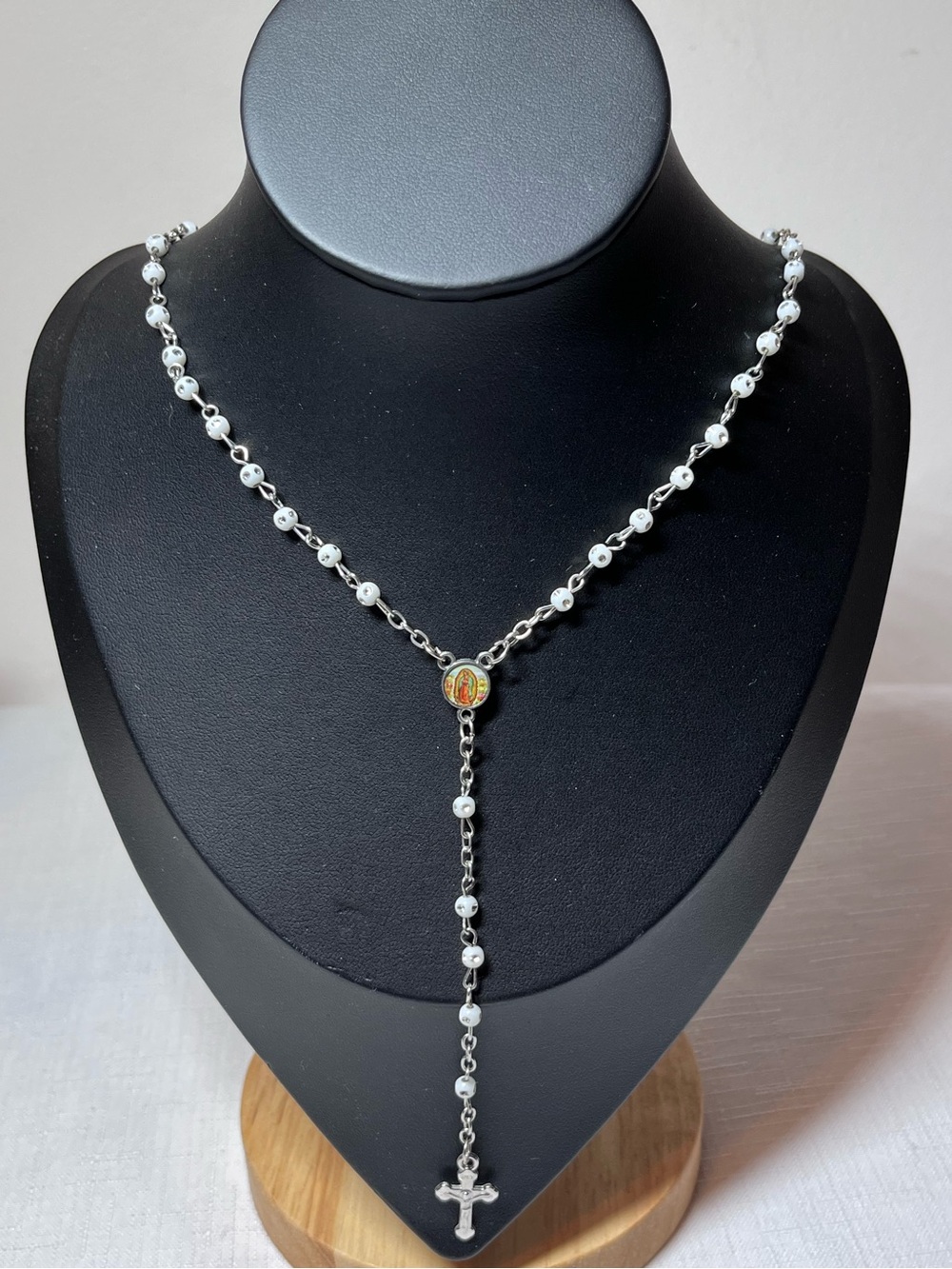 Vintage Silver-Tone White Bead Rosary Necklace with Religious Medal
Feminine